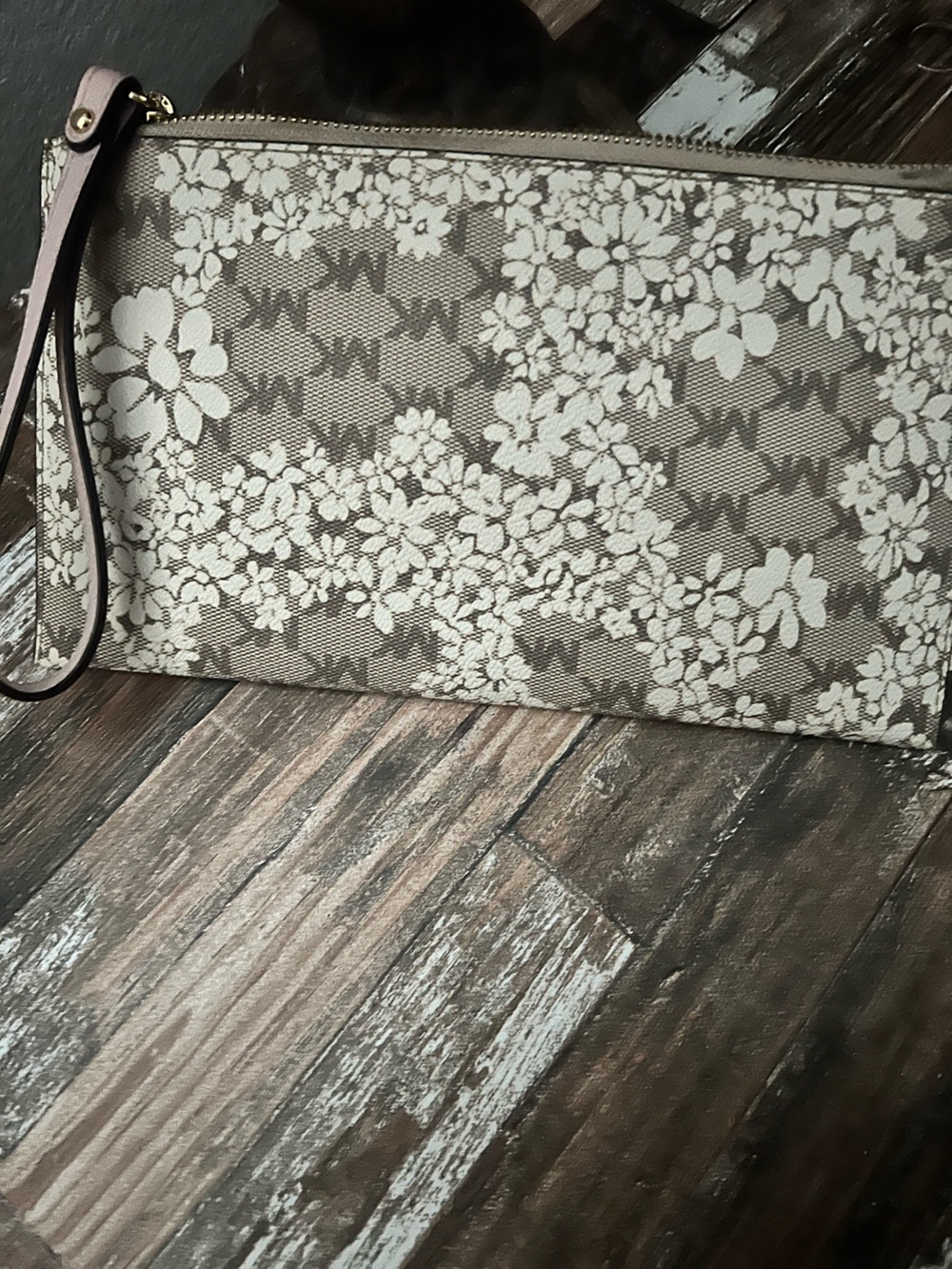 NWOT Michael Kors Beige Floral Wristlet Clutch with Gold Logow - Picture 3 of 3